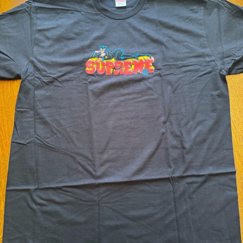NWOT SUPREME Catwoman Black T in XL